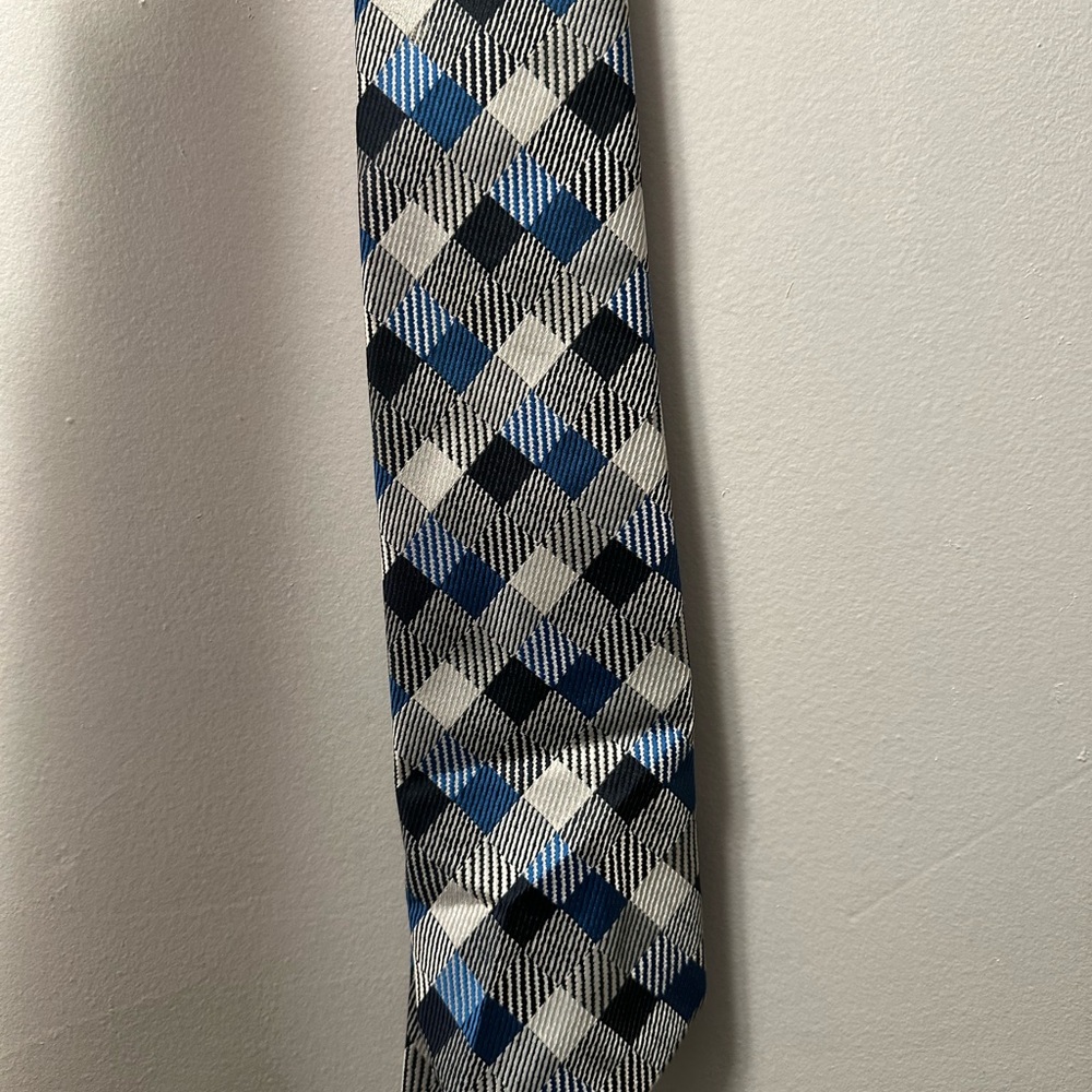 Elegant Checkered Tie in Blue and Black